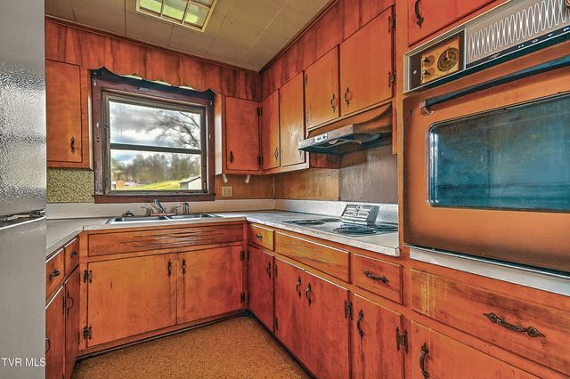 3176 Weaver Pike, Bristol, TN 37620