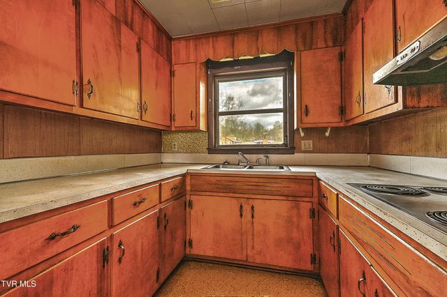 3176 Weaver Pike, Bristol, TN 37620