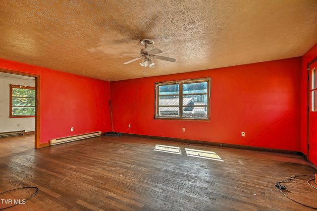 3176 Weaver Pike, Bristol, TN 37620