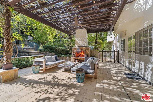 3171 Abington Drive, Los Angeles, CA 90210