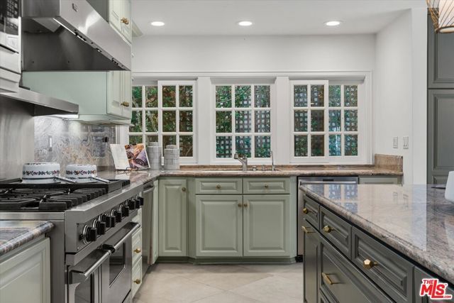 3171 Abington Drive, Los Angeles, CA 90210