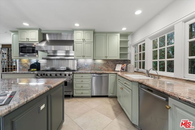 3171 Abington Drive, Los Angeles, CA 90210