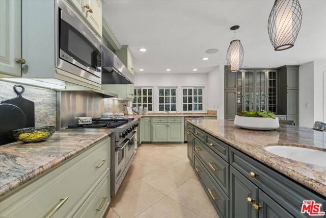 3171 Abington Drive, Los Angeles, CA 90210