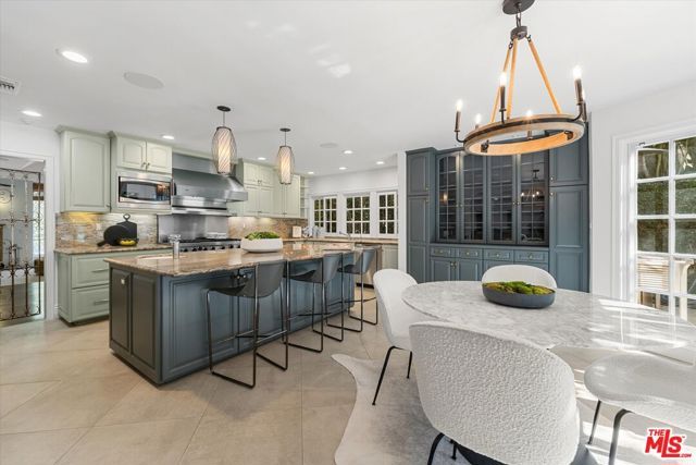 3171 Abington Drive, Los Angeles, CA 90210