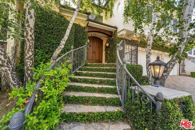 3171 Abington Drive, Los Angeles, CA 90210