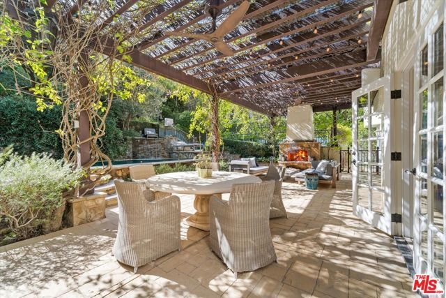 3171 Abington Drive, Los Angeles, CA 90210