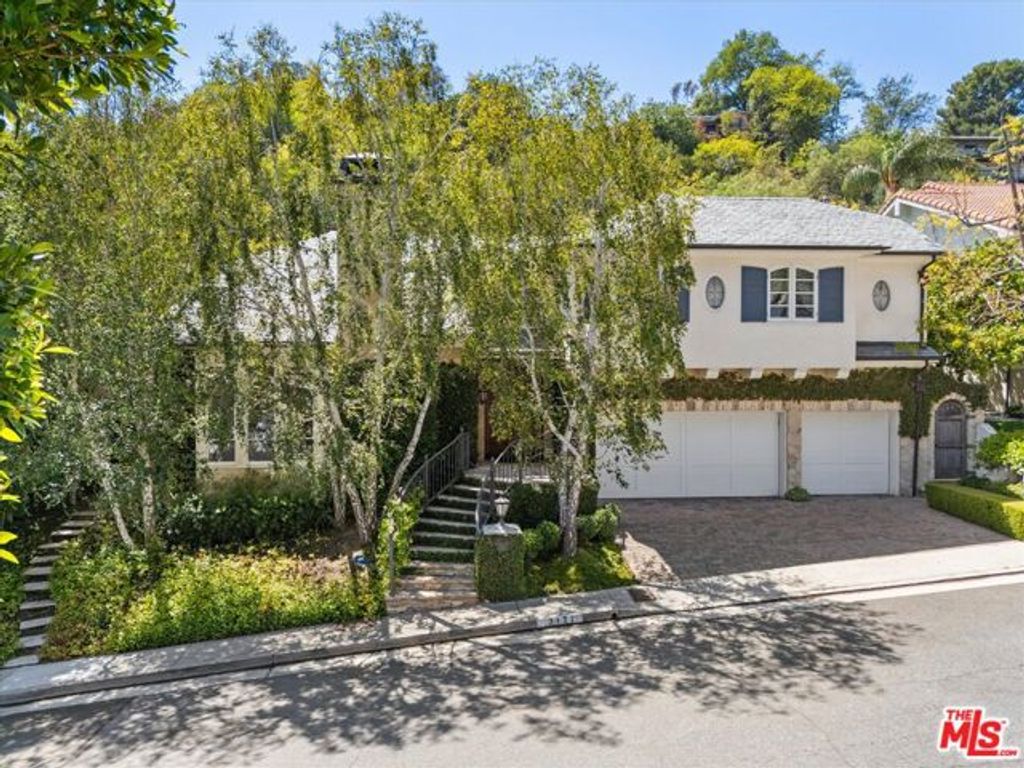 3171 Abington Drive, Los Angeles, CA 90210