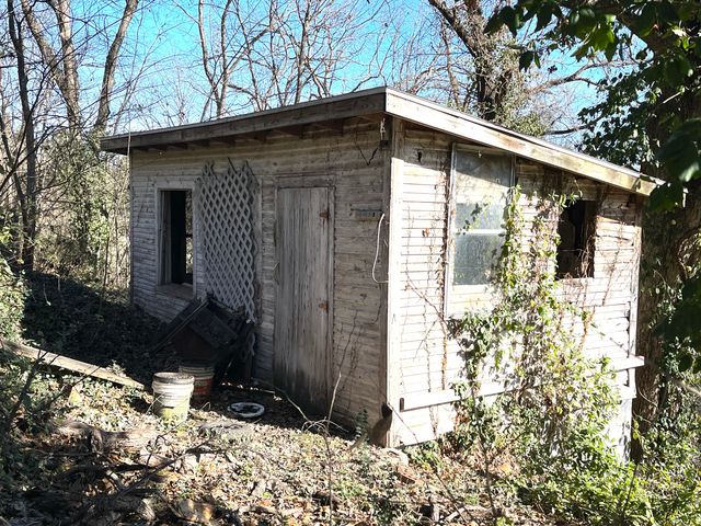 13 Cynder Lane, Anderson, MO 64831