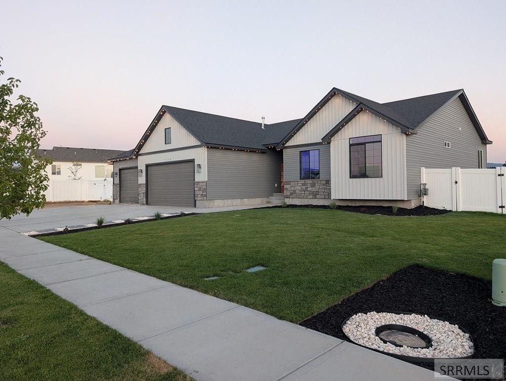 Image 10 of property listing at 3842 Hidden Valley Drive, Ammon, ID 83406