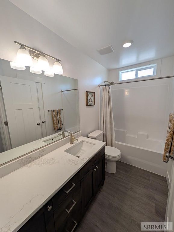 Image 36 of property listing at 3842 Hidden Valley Drive, Ammon, ID 83406