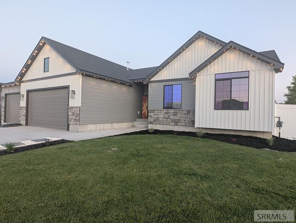 Image 4 of property listing at 3842 Hidden Valley Drive, Ammon, ID 83406