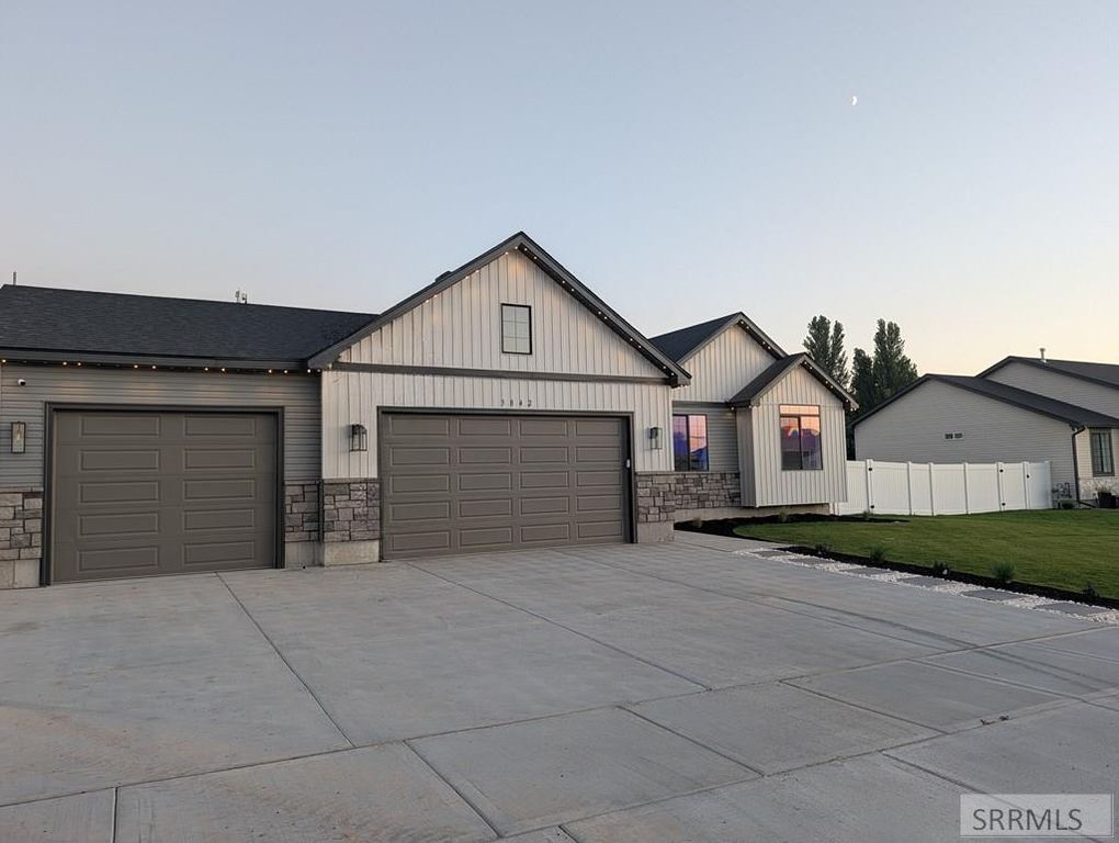 Image 6 of property listing at 3842 Hidden Valley Drive, Ammon, ID 83406