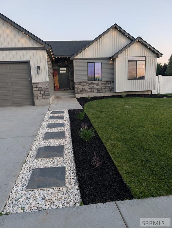 Image 7 of property listing at 3842 Hidden Valley Drive, Ammon, ID 83406
