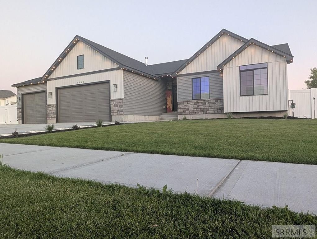 Image 8 of property listing at 3842 Hidden Valley Drive, Ammon, ID 83406