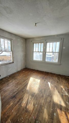 106 N West Pl, Salina, KS 67401