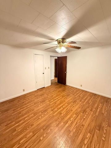 290 KY-643, Waynesburg, KY 40489