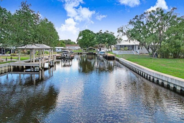 406 14TH STREET SW, Ruskin, FL 33570