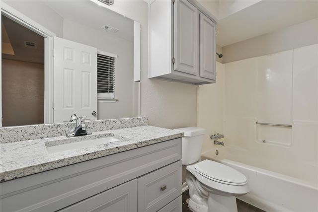 1752 Dynasty Drive, Glenn Heights, TX 75154