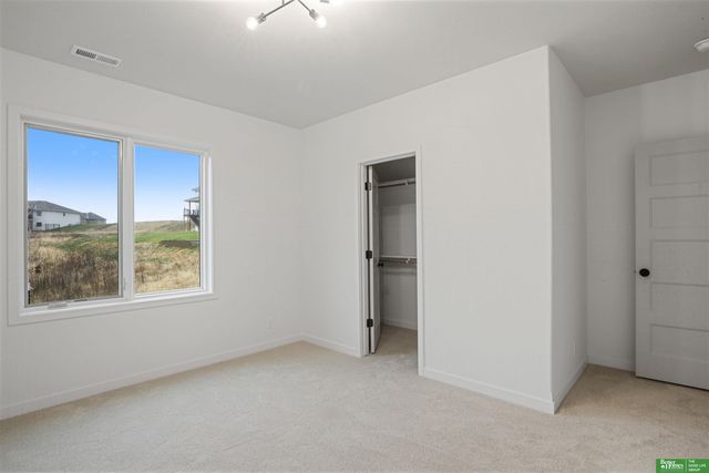 11718 S 124th Avenue, Papillion, NE 68046