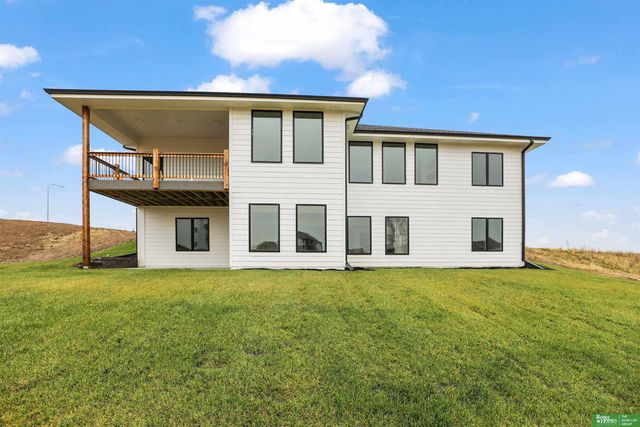 11718 S 124th Avenue, Papillion, NE 68046