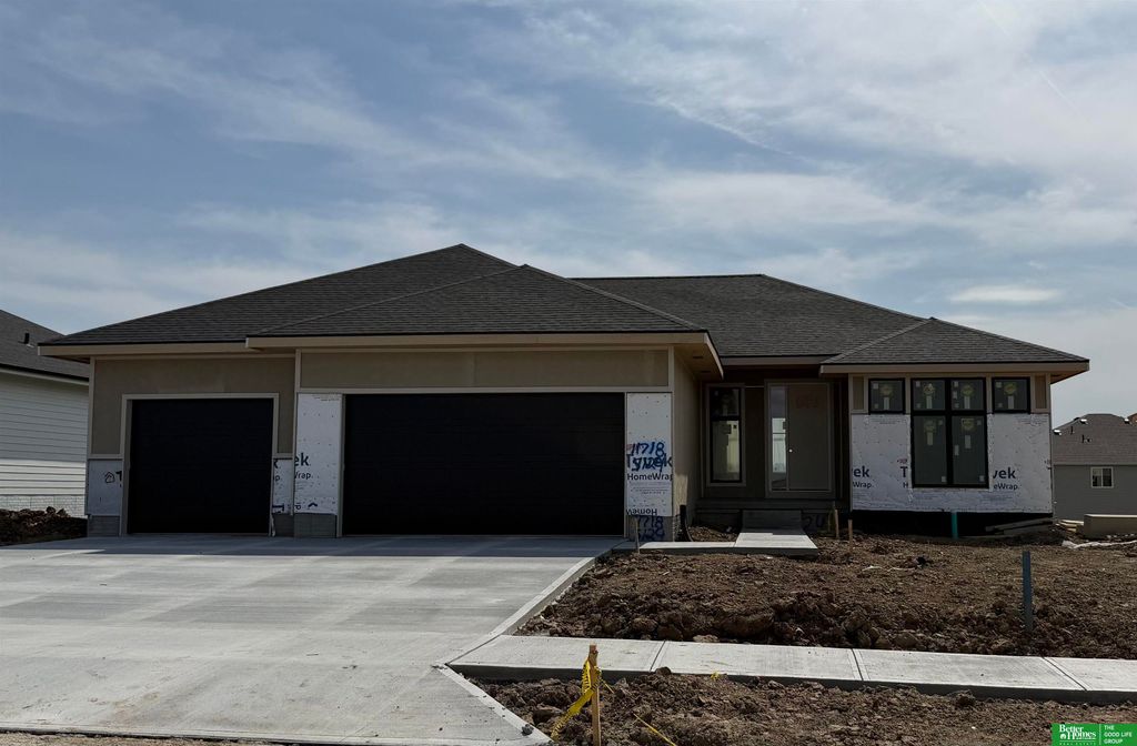 11718 S 124th Avenue, Papillion, NE 68046