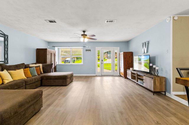 4420 Shady Lane, Huntsville, TX 77320