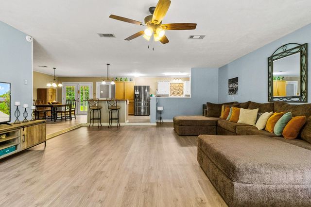 4420 Shady Lane, Huntsville, TX 77320