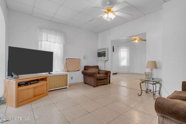 6 Lincoln Place, East Rutherford, NJ 07073