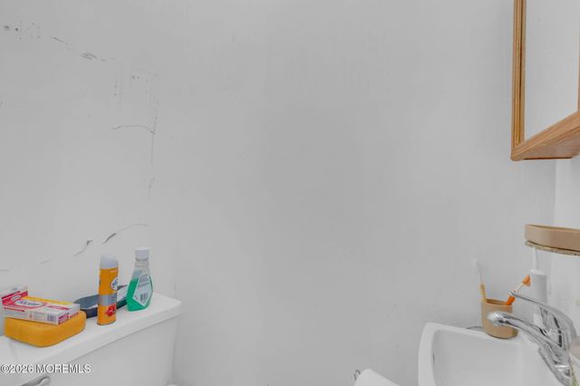 6 Lincoln Place, East Rutherford, NJ 07073