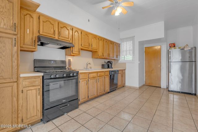 6 Lincoln Place, East Rutherford, NJ 07073