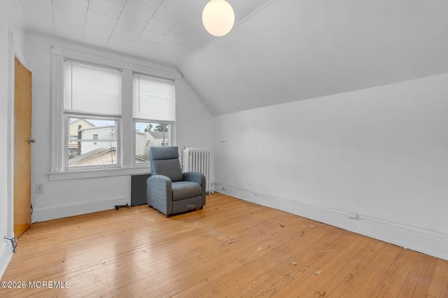 6 Lincoln Place, East Rutherford, NJ 07073