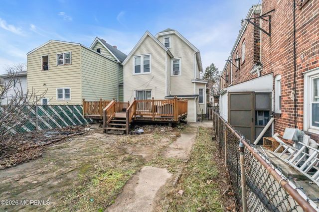 6 Lincoln Place, East Rutherford, NJ 07073