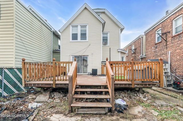 6 Lincoln Place, East Rutherford, NJ 07073