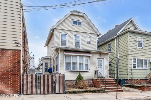 6 Lincoln Place, East Rutherford, NJ 07073