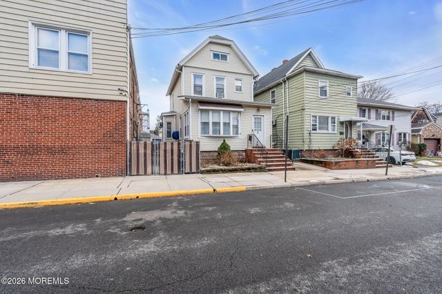 6 Lincoln Place, East Rutherford, NJ 07073