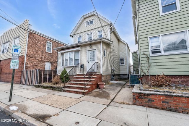 6 Lincoln Place, East Rutherford, NJ 07073