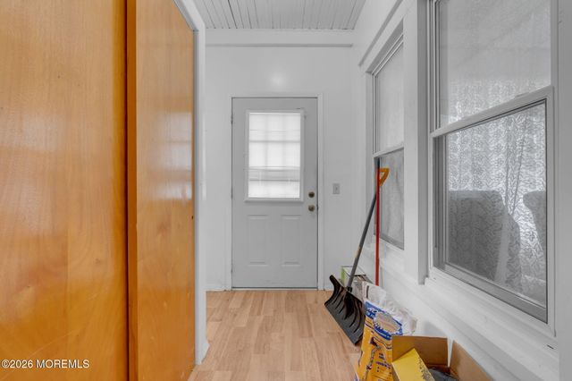 6 Lincoln Place, East Rutherford, NJ 07073