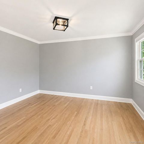 109 Aspen Drive E, Woodbury, NY 11797
