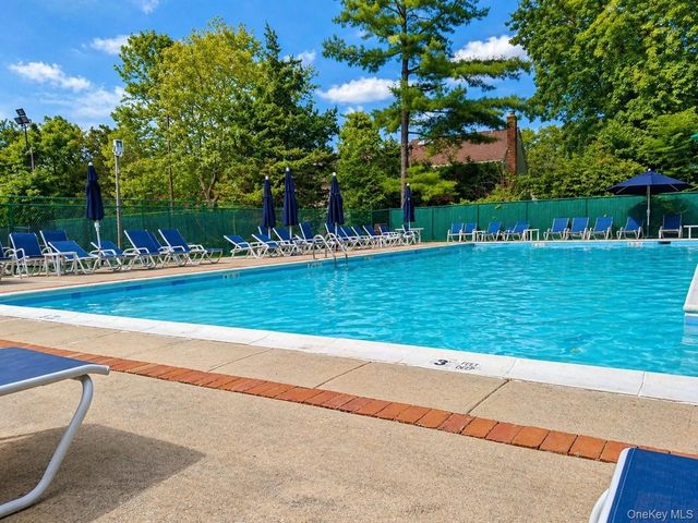 109 Aspen Drive E, Woodbury, NY 11797