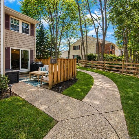 109 Aspen Drive E, Woodbury, NY 11797