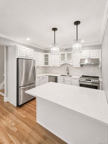 109 Aspen Drive E, Woodbury, NY 11797