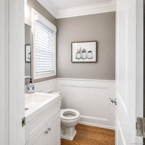 109 Aspen Drive E, Woodbury, NY 11797