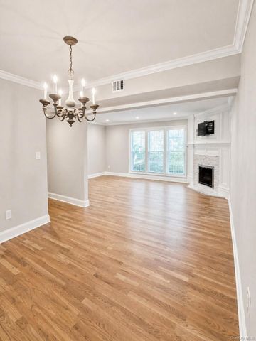 109 Aspen Drive E, Woodbury, NY 11797