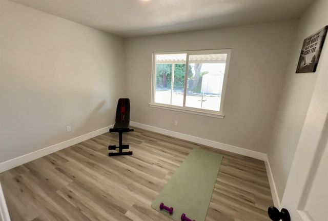 238 W Swift Avenue, Clovis, CA 93612