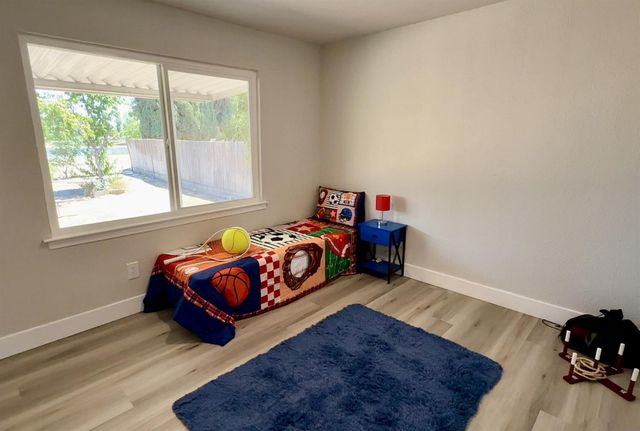 238 W Swift Avenue, Clovis, CA 93612