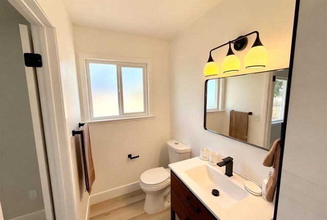 238 W Swift Avenue, Clovis, CA 93612