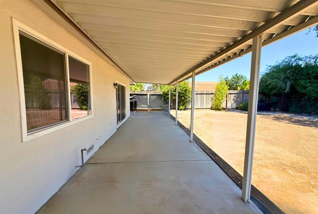 238 W Swift Avenue, Clovis, CA 93612