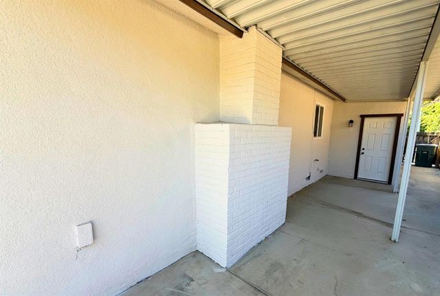 238 W Swift Avenue, Clovis, CA 93612