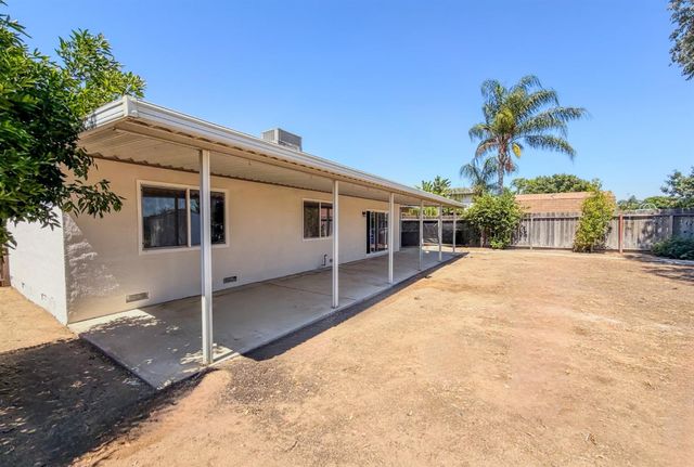 238 W Swift Avenue, Clovis, CA 93612
