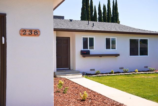 238 W Swift Avenue, Clovis, CA 93612